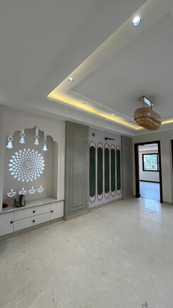 4 BHK + Pooja Room,Servant Room,Basement Builder Floor For Sale in Nirvana Country Birch Court