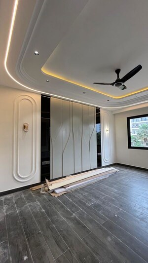 Building Lobby in 4 BHK Builder Floor at Nirvana Country Birch Court, Sector 50 – for Sale