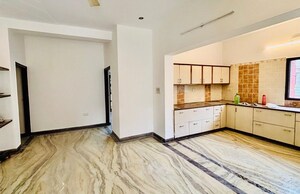 Room in 3 BHK Builder Floor at Sector 21c – for Rent