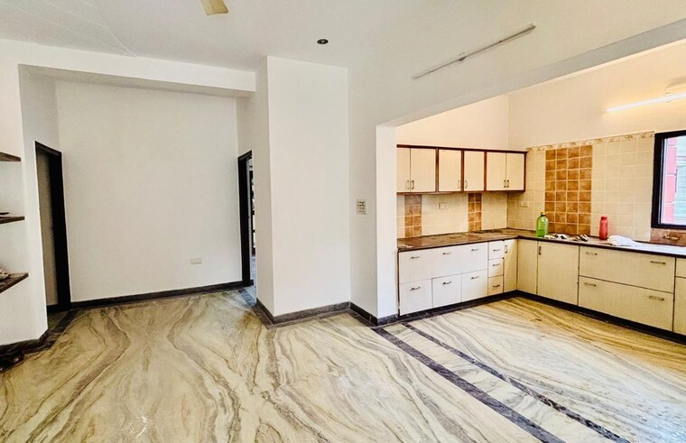 Room, sector 21c 3 Bedroom 500 Sq.Yd. Builder Floor In Sector 21c Faridabad 10366157