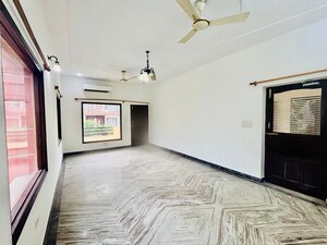 Bedroom in 3 BHK Builder Floor at Sector 21c – for Rent