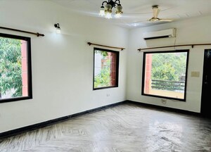 Room in 3 BHK Builder Floor at Sector 21c – for Rent