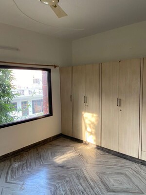 Room in 3 BHK Builder Floor at Sector 21c – for Rent