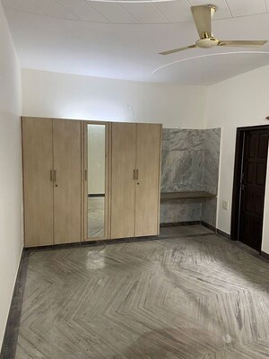Bedroom in 3 BHK Builder Floor at Sector 21c – for Rent