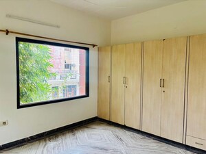 Room in 3 BHK Builder Floor at Sector 21c – for Rent