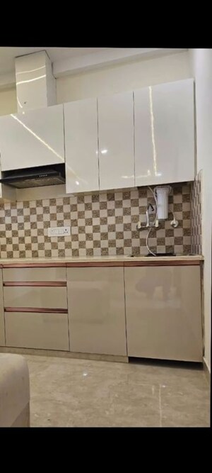 Kitchen in 2 BHK Builder Floor at Sector 43 – for Rent