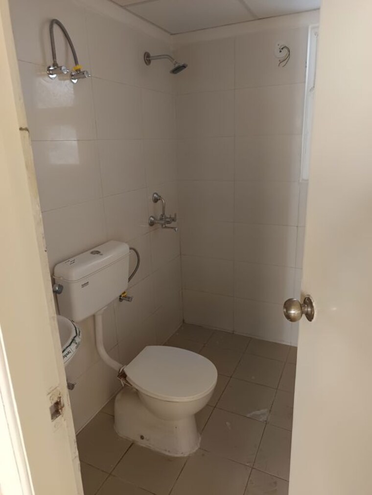 Bathroom, zara-aavaas 3 Bedroom 1300 Sq.Ft. Apartment In Sector 104 Gurgaon 10318925