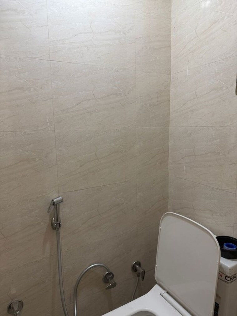 Bathroom, tagore garden extension 1 Bedroom 60 Sq.Yd. Builder Floor In Tagore Garden Extension Delhi 10366164