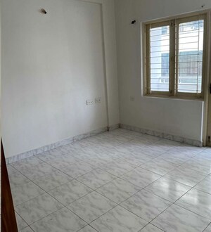 Room in 2 BHK Apartment at Aisshwarya Opulence Apartment, Marathahalli – for Rent