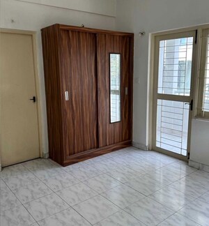 Room in 2 BHK Apartment at Aisshwarya Opulence Apartment, Marathahalli – for Rent
