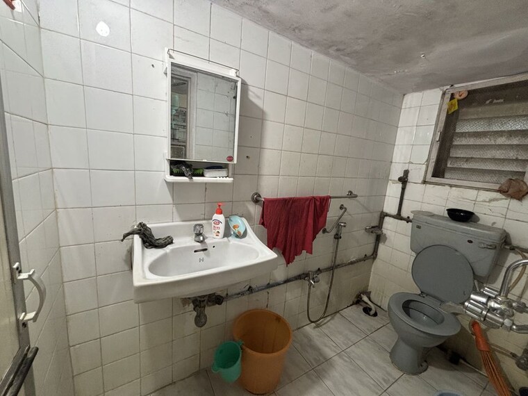 Bathroom, kalina Pg For Boys & Girls In Kalina 10366063