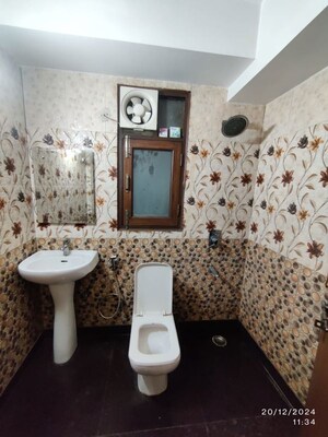 Living Room in 2 BHK Builder Floor at Sector 43 – for Rent