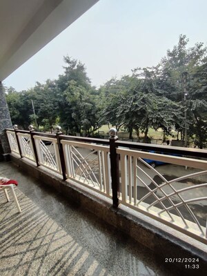 Balcony in 2 BHK Builder Floor at Sector 43 – for Rent