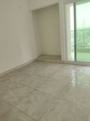 Room in 2 BHK Apartment at Gaurs Siddhartham, Siddharth Vihar – for Sale