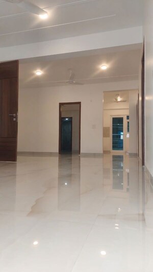 Building Lobby in 3 BHK Builder Floor at Panchsheel Prime 390, Hapur Road – for Sale