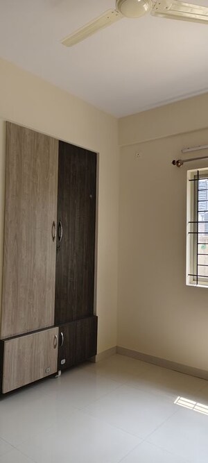 Room in 3 BHK Apartment at Halasuru – for Rent