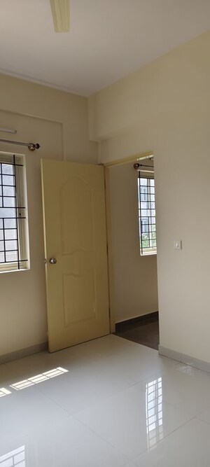 Room in 3 BHK Apartment at Halasuru – for Rent