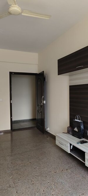 Room in 3 BHK Apartment at Halasuru – for Rent