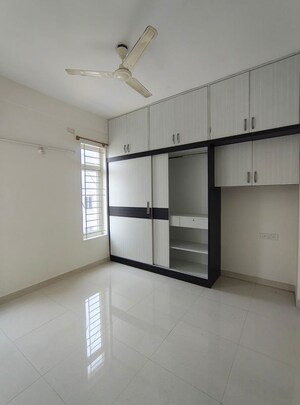 Room in 3 BHK Builder Floor at Hsr Layout Sector 2 – for Rent