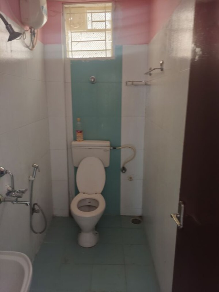 Bathroom, sri-sai-residency-kadubeesanahalli 2 Bedroom 1200 Sq.Ft. Apartment In Kadubeesanahalli Bangalore 10365899