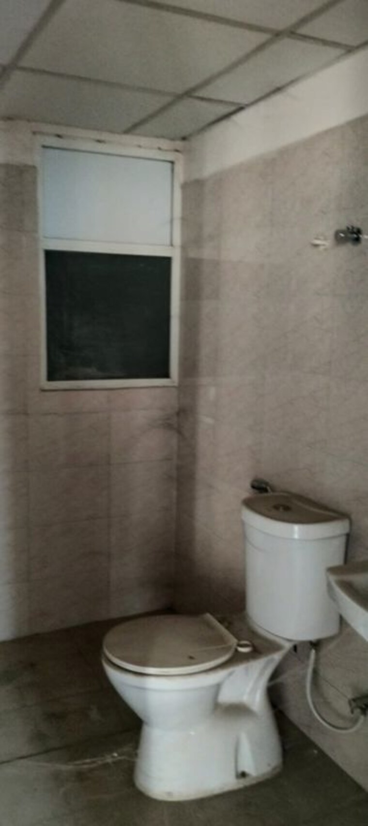 Bathroom, amrapali-kingswood 2.5 Bedroom 1200 Sq.Ft. Apartment In Sector 4 Greater Noida Greater Noida 10366252