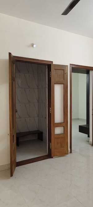 Room in 3 BHK Apartment at Halasuru – for Rent