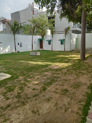 4 BHK Villa – Garden View at Vasant Kunj - for Rent