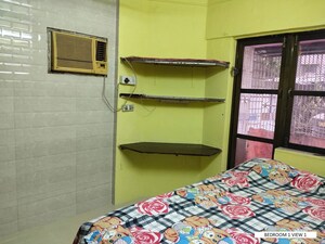 Bedroom in 2 BHK Apartment at Vile Parle West – for Rent