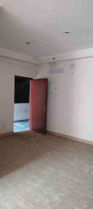 Room in 3 BHK Apartment at Amrapali Kingswood, Sector 4 Greater Noida – for Sale