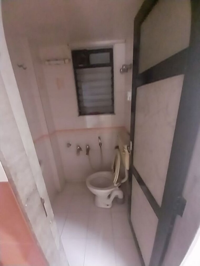 Bathroom, apollo-industrial-estate Commercial Office Space 250 Sq.Ft. In Andheri East Mumbai 10366261