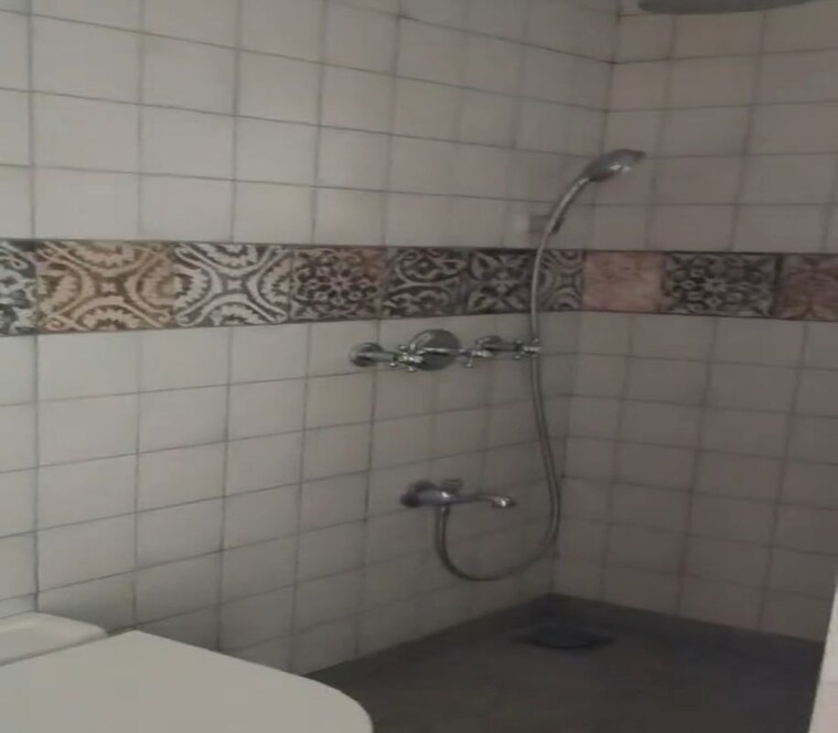 Bathroom, matunga east 3 Bedroom 1500 Sq.Ft. Apartment In Matunga East Mumbai 10366327