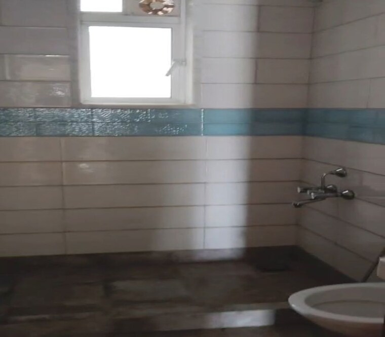 Bathroom, matunga east 3 Bedroom 1500 Sq.Ft. Apartment In Matunga East Mumbai 10366327