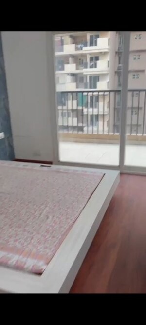 Room in 4 BHK Apartment at Gaur Atulyam, Omicron I Greater Noida – for Rent