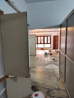 Room in 2 BHK Independent House at Vipul Khand – for Rent