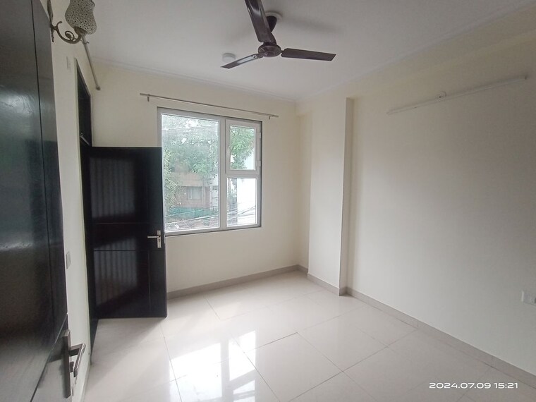 Room, vasant kunj 2.5 Bedroom 1000 Sq.Ft. Builder Floor In Vasant Kunj Delhi 10366374