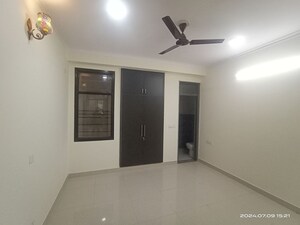 Room in 2.5 BHK Builder Floor at Vasant Kunj – for Rent