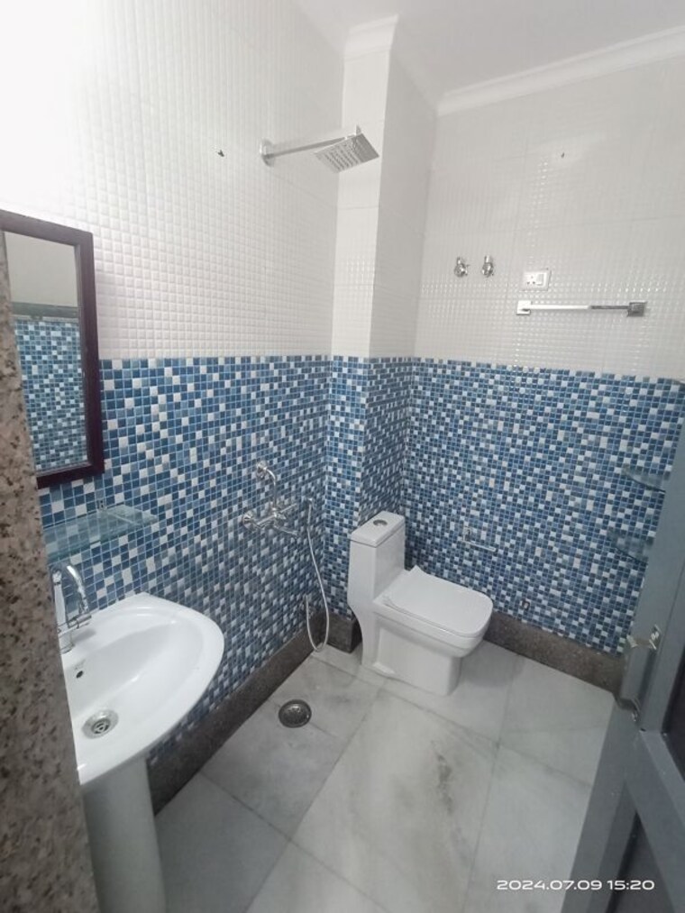 Bathroom, vasant kunj 2.5 Bedroom 1000 Sq.Ft. Builder Floor In Vasant Kunj Delhi 10366374