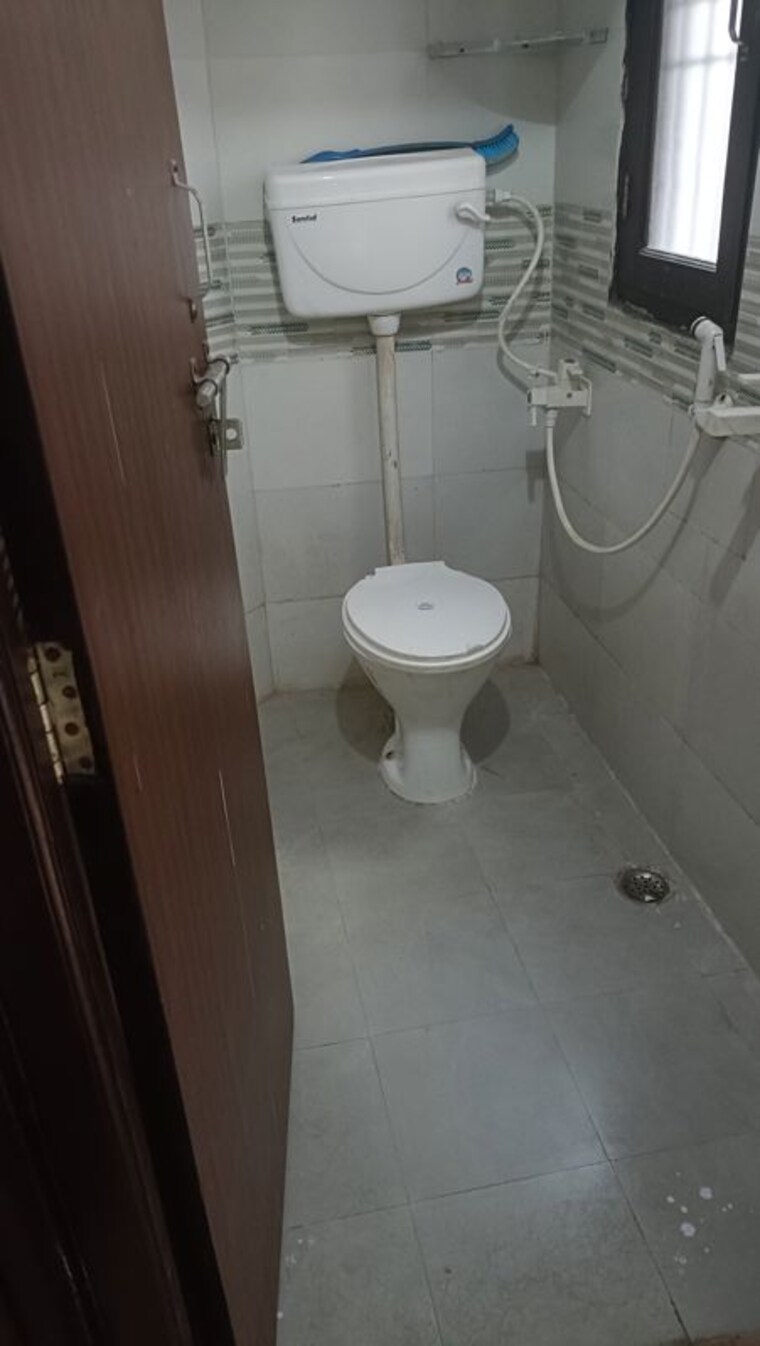 Bathroom, sector 36 1 Bedroom 550 Sq.Ft. Independent House In Sector 36 Noida 10366421