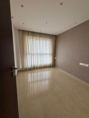 Room in 4 BHK Apartment at Hiranandani Highland, Powai – for Sale