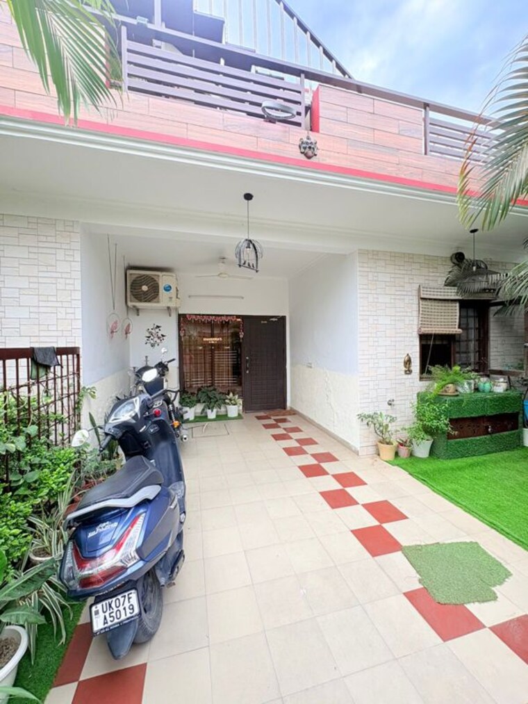  Parking, canal road 3 Bedroom 150 Sq.Yd. Villa In Canal Road Dehradun 10366429