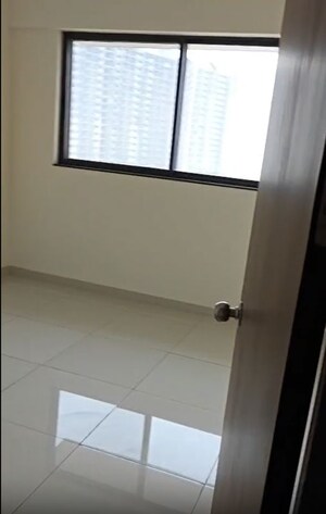 Room in 2 BHK Apartment at Shapoorji Pallonji Vahana Yahavi Phase 1, Bavdhan – for Rent