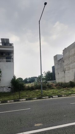 Plot For Sale in DLF Hyde Park