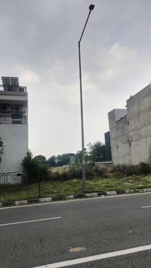  Plot For Sale in DLF Hyde Park, South Mullanpur