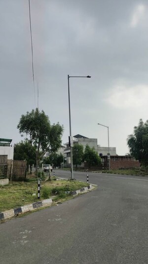  Plot – Garden View at DLF Hyde Park, South Mullanpur - for Sale