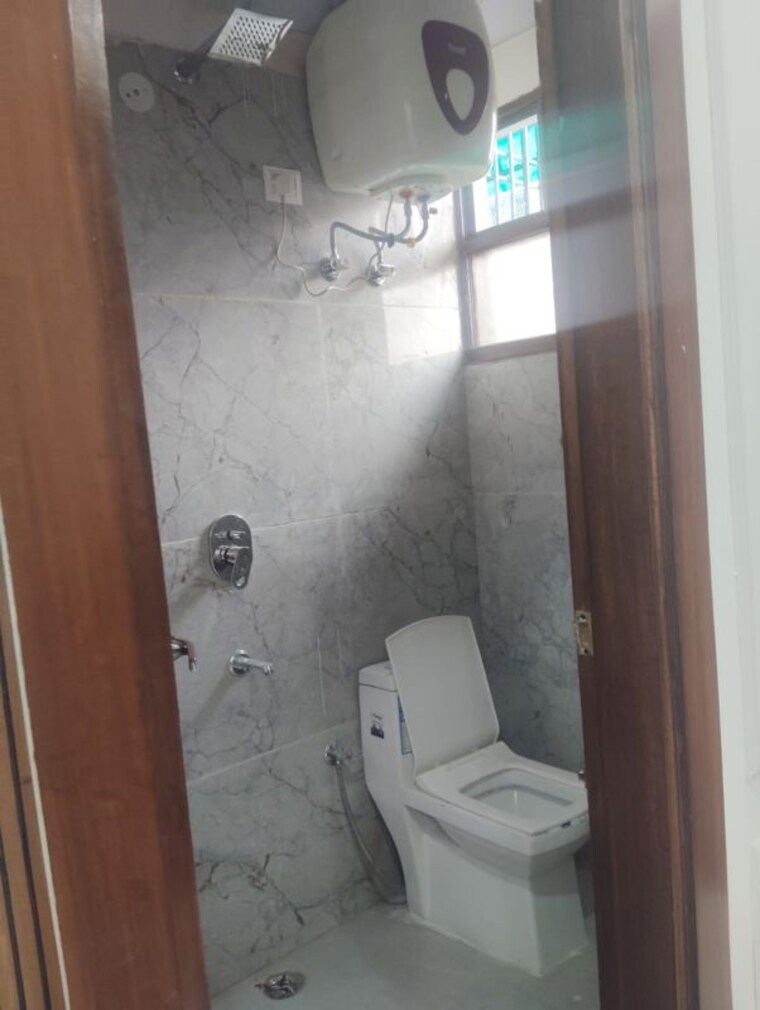Bathroom, vasundhara sector 1 2 Bedroom 950 Sq.Ft. Builder Floor In Vasundhara Sector 1 Ghaziabad 10366412