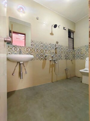 Room in 3.5 BHK Apartment at Shambhu Vihar Society – for Sale