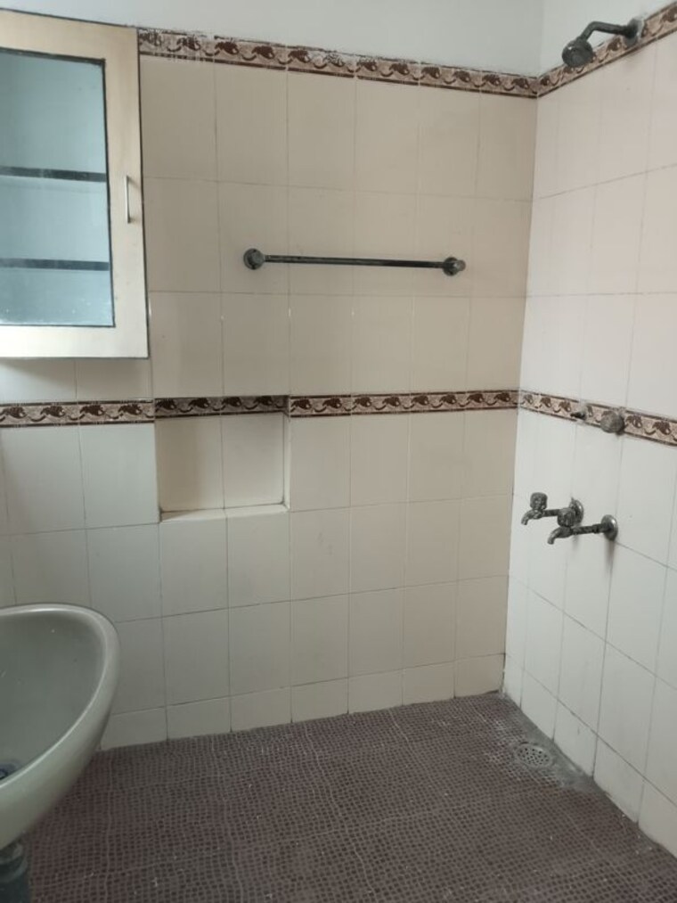 Bathroom, jasola 4 Bedroom 3550 Sq.Ft. Builder Floor In Jasola Delhi 10366477