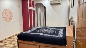 Bedroom in 5 BHK Villa at Gomti Nagar – for Rent