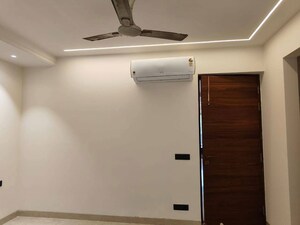 3 BHK Builder Floor For Sale in Abhinav Apartment Gurgaon, Sector 9