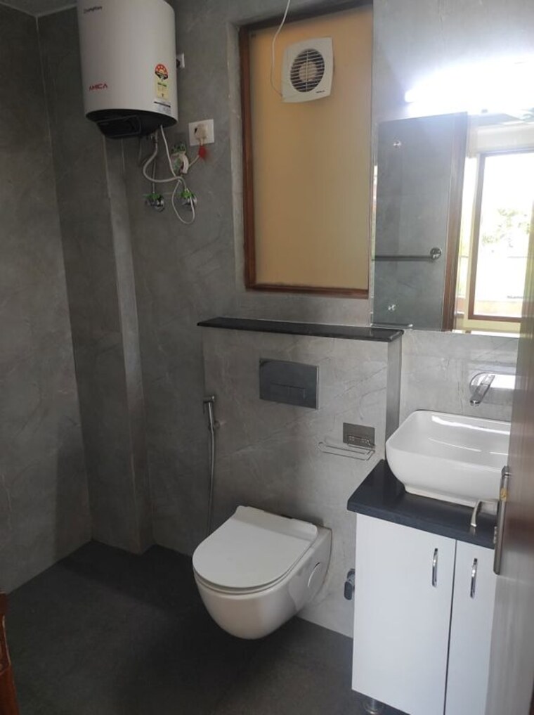 Bathroom, unitech-uniworld-gardens-2 2 Bedroom 1050 Sq.Ft. Apartment In Sector 47 Gurgaon 10366489